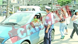 Un permis auto fals, comandat in Italia, costa 600 de euro