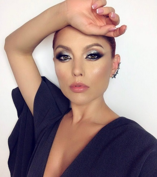 Elena Gheorghe îşi creştinează fetiţa! Detalii despre botezul Bebelindei