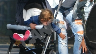 Antonia si-a prezentat familia paparazzilor