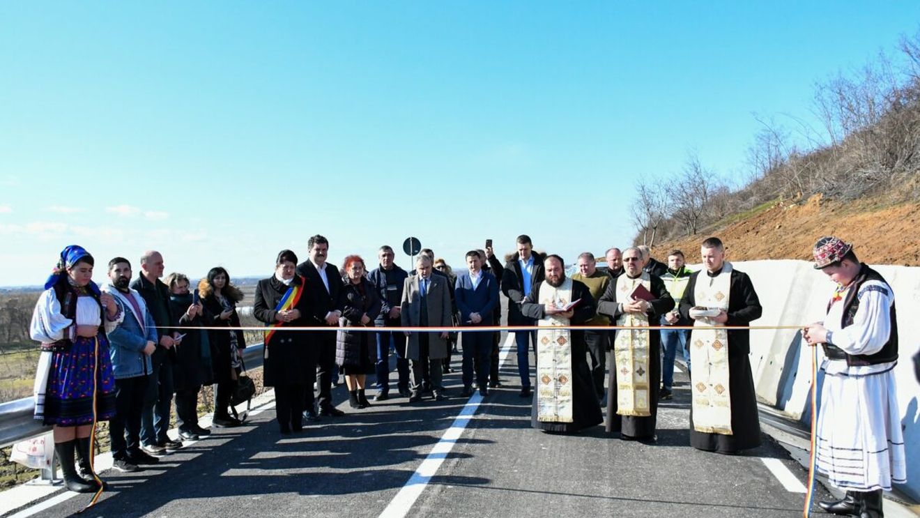 Drumul din România care nu duce, de fapt, nicăieri. Orașul în care a fost inaugurată o șosea blocată