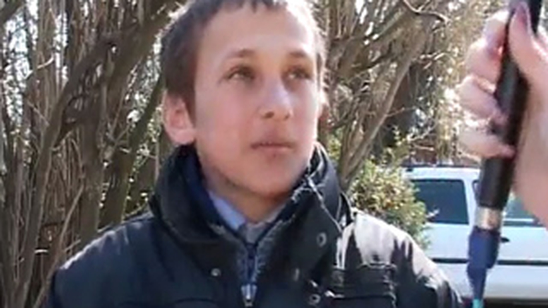 VIDEO E ireal ce se intampla in Moldova! Un copil a fost lovit cu toporul si i s-a pus capul pe buturuga sa-i fie taiat! Vezi de ce voia o femeie sa-i faca felul