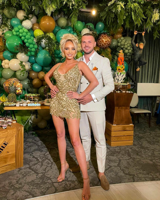 Maria Constantin: "Este o discuție, pentru că, în general, ca mire, te gândești la un costum negru. Cum va fi white party, costumul va fi alb. Și toată lumea alb!" (Foto: Instagram)