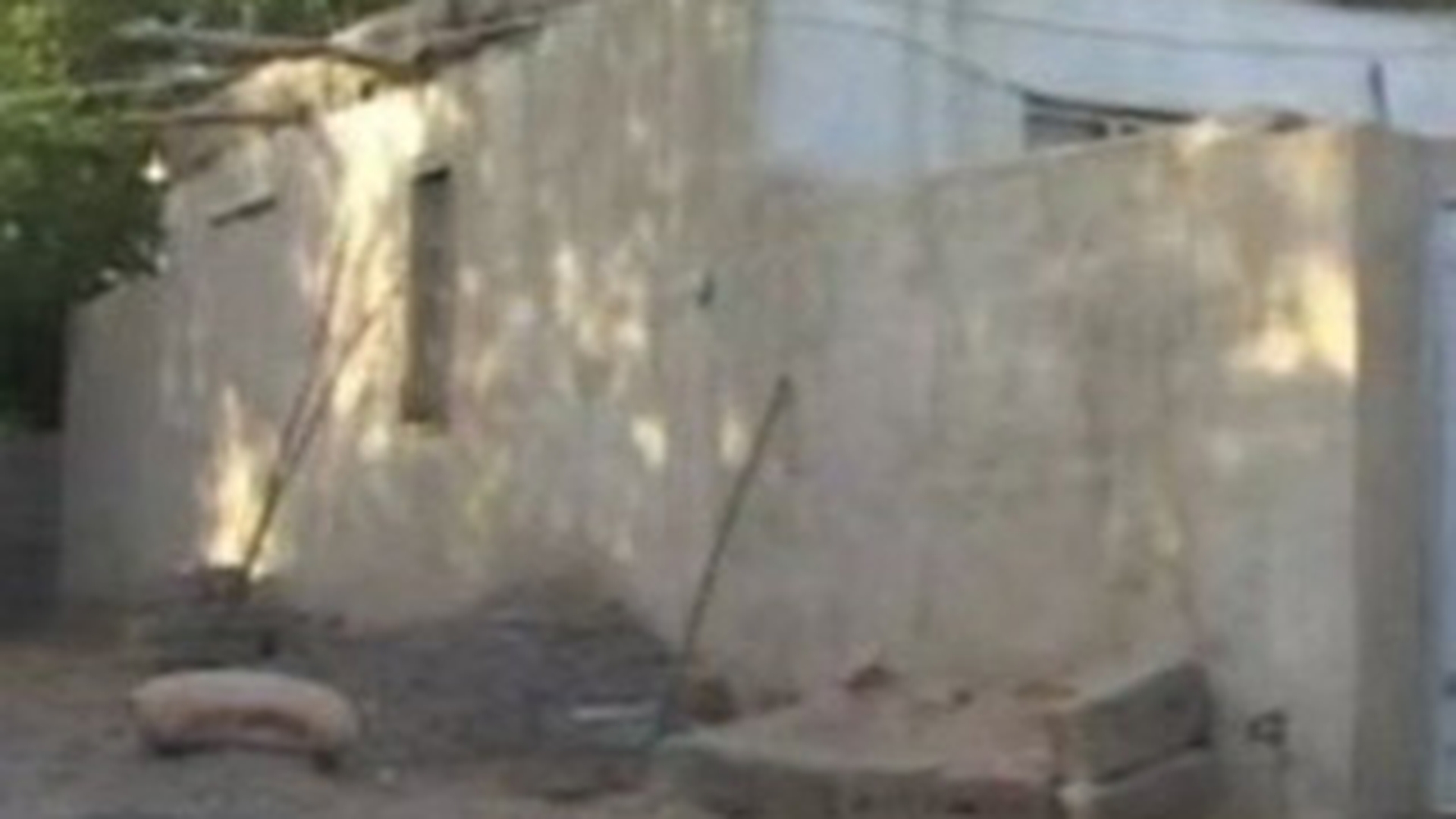VIDEO Iata groapa in care au fost tinuti cei trei jurnalisti romani rapiti in Irak!