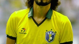 Fostul international brazilian Socrates a incetat din viata