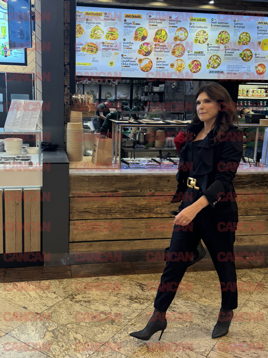 Monica Birlădeanu a mers in mall pe tocuri de 12