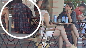 Monica Bîrlădeanu și-a pus pe tavă...posteriorul! A încercat să o "regleze", dar... Poziție de yoga în mijlocul străzii!