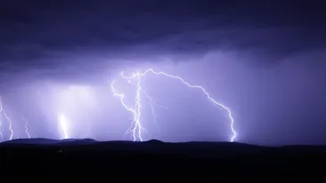 Ciclonul care a făcut prăpăd în Slovenia vine cu mare viteză spre România. Trecem la ploi torențiale și furtuni