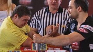 Campionul mondial la skandenberg, fata in fata cu batausii profesionisti din ring. Ion Oncescu se pregateste pentru K1!
