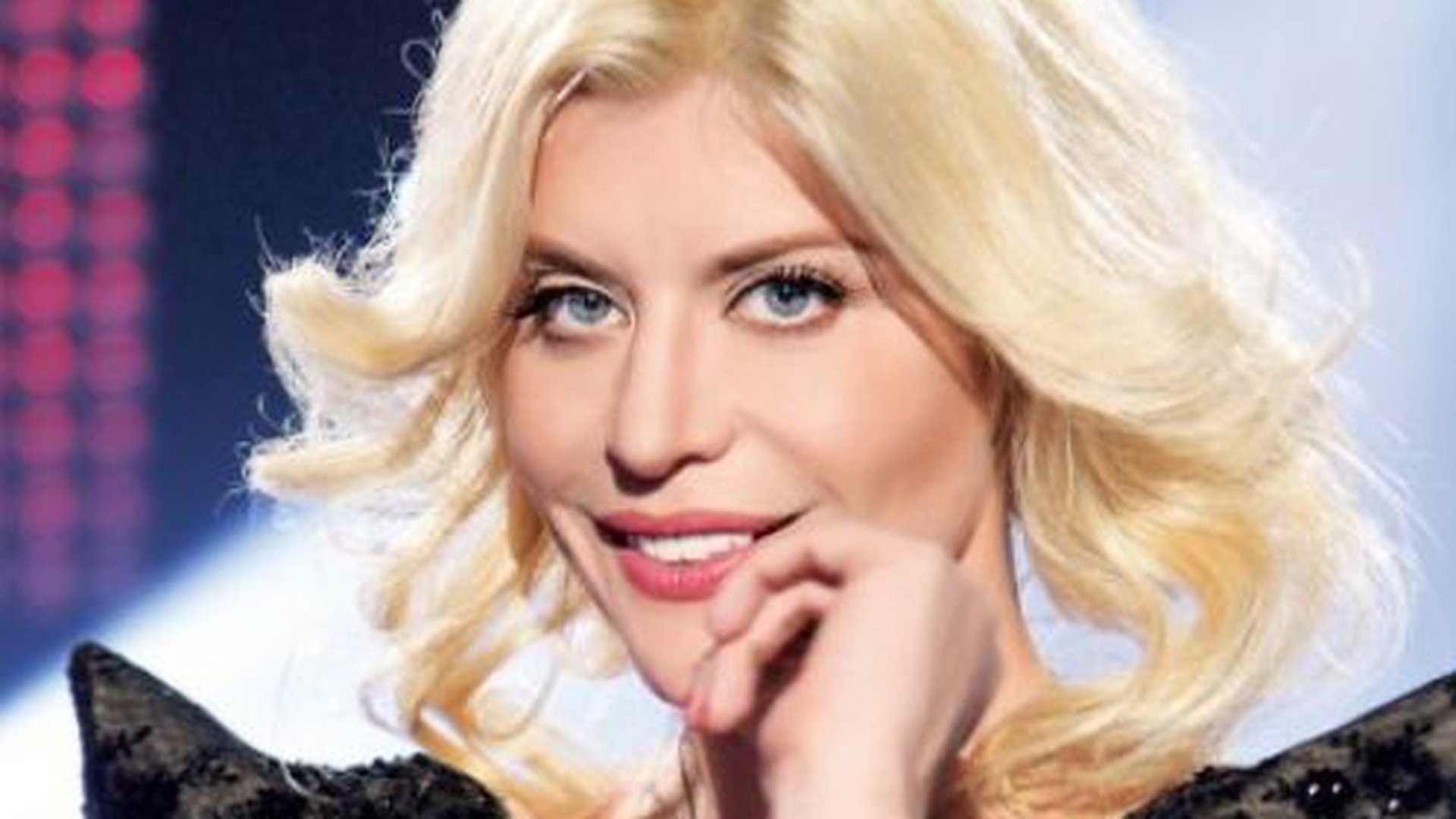 Loredana Groza, mai sexy ca niciodata! Vezi cum si-a surprins solista fanii!