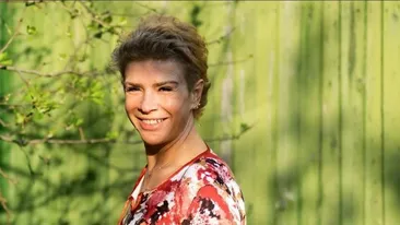 Aniversarea cu invitaţi mascaţi a făcut-o pe TEO TRANDAFIR să se dea de gol în privinţa unui talent ascuns!