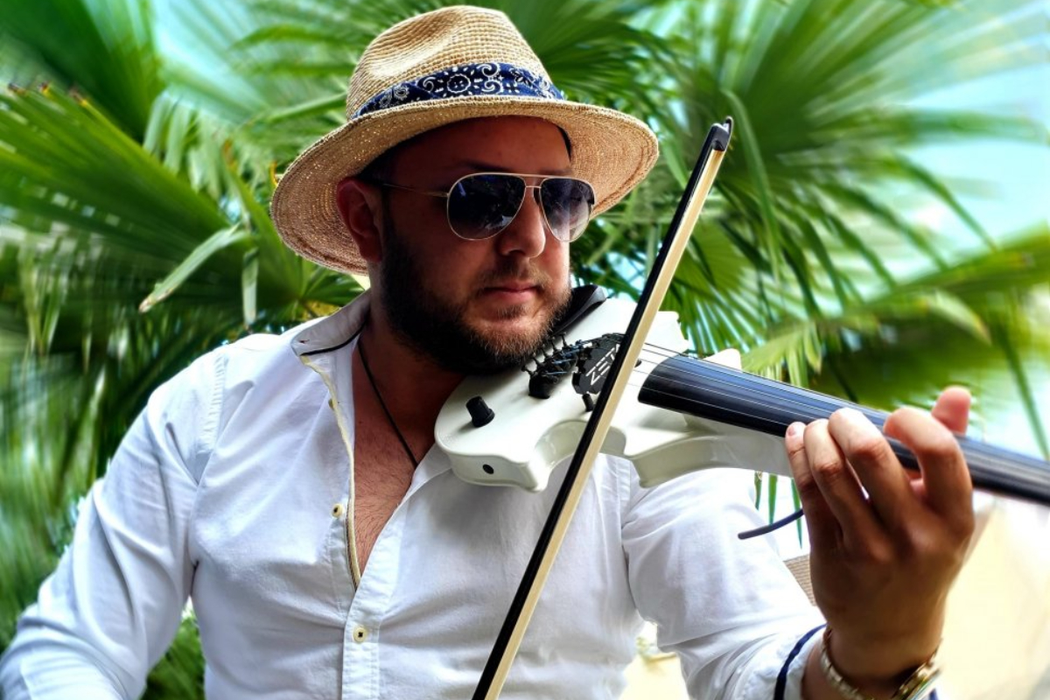 Prietenii lui Gabi Stângău, violonistul mort într-un accident cu ATV-ul, gest impresionant la mormântul artistului. Ce au făcut, fix înainte de Crăciun