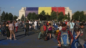 Protest în Piaţa Victoriei. Manifestanţii au blocat o intersecţie de lângă Guvern