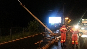 Accident spectaculos, in Capitala! La fata locului, s-au deplasat de urgenta o ambulanta si un echipaj de pompieri!