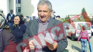 Obligat sa-si darame casa pentru ca sub ea s-ar afla o padure!