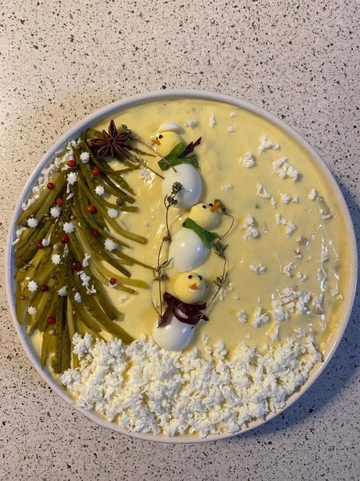Salata de boeuf este nelipsită de sărbători/ Sursa foto: Facebook