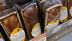 Nu e o eroare! Cu câți lei se vinde un cozonac în supermarketurile Carrefour din România: "S-a rupt prețul"