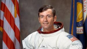 Doliu în SUA! Astronautul John Young, cu două zboruri spre Lună, a murit