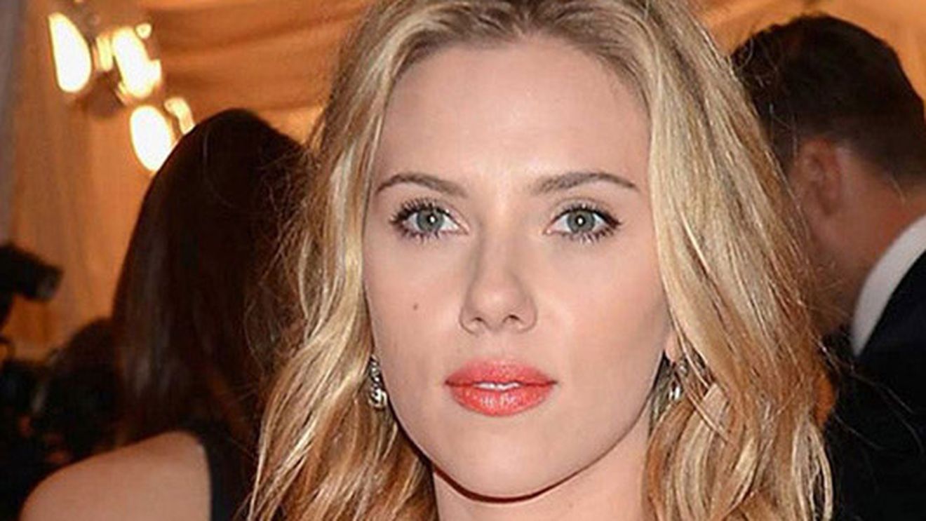 Scarlett Johansson, goala pusca in cel mai nou film! Cat de provocatoare a fost actrita