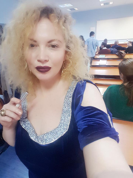 După ce a fugit de acasă, Oana Lis s-a afișat cu un bărbat misterios: ”Ce repede l-ai agățat”