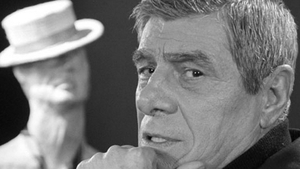Cine este BLONDA misterioasa care ii ridica pensia lui Mitica Popescu si il ajuta la cumparaturi! La 77 de ani a CUCERIT-O!