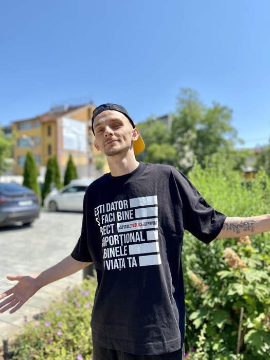 Influencer român, condamnat într-o schemă cu 500.000 de dolari. La un pas de pușcărie după 398 de transferuri frauduloase și consum de substanțe interzise