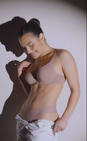 Cum arată Alexia Eram fără pic de machiaj? Noi abia am recunoscut-o, tu ce părere ai?