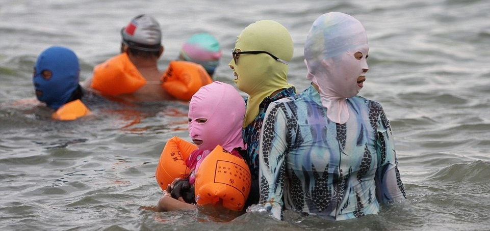 N-o să-ţi vină să crezi cum fac plajă chinezii! Imaginile te vor face să râzi cu până la lacrimi