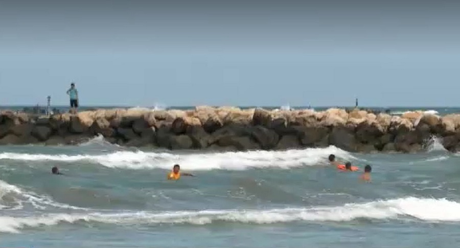 Trupul copilului de 12 ani dispărut în apele mării a fost găsit între stabilopozii din Mamaia
