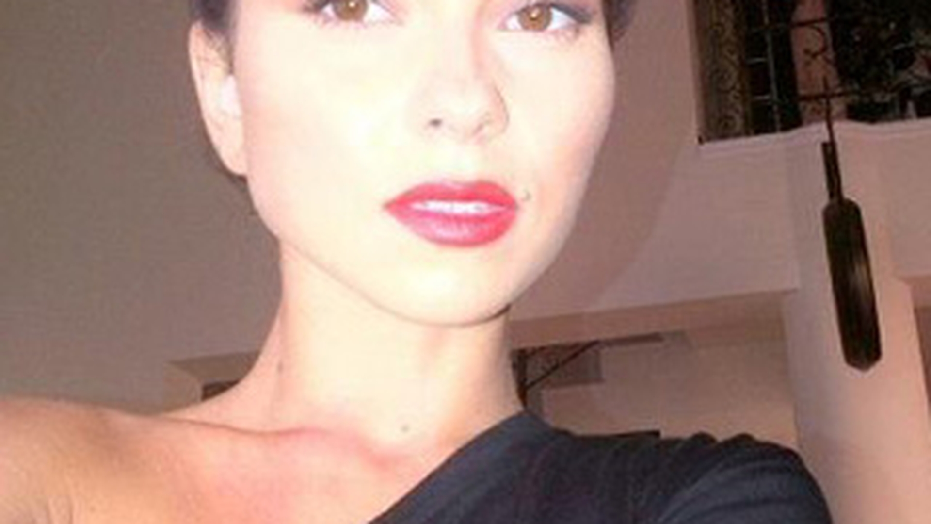 "Esti din ce in ce mai nasoala!" Vezi cu ce fotografie si-a socat Inna fanii de pe Facebook!