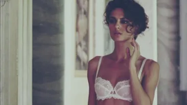 Catrinel Menghia lasa totul la vedere! A filmat in cea mai sexy lenjerie intima ca sa innebunesti cand o vezi - ATENTIE Video incitant