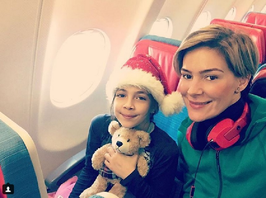Roxana Ciuhulescu, sărut pasional cu iubitul! Imagini fierbinţi din prima vacanţă a cuplului: „Zile şi nopti pline de iubire”