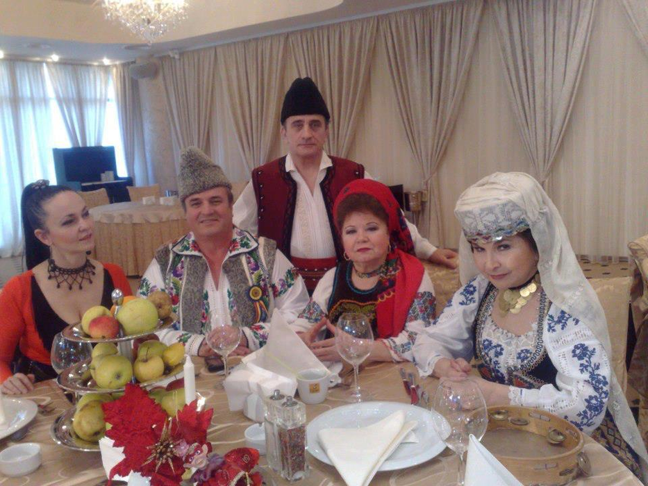 Aneta Stan alături de alţi colegi de breaslă