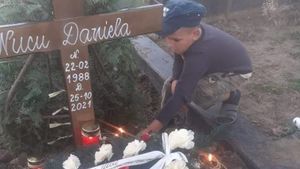 Povestea tristă a lui Valentin, băieţelul rămas orfan la doar 10 ani: "A murit mama mea"