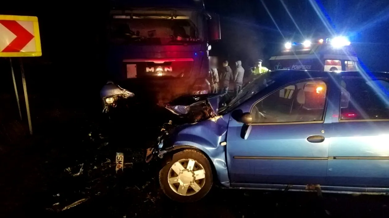 Grav accident de circulație în județul Cluj. Mașina condusă de o femeie însărcinată s-a izbit violent de un autotren