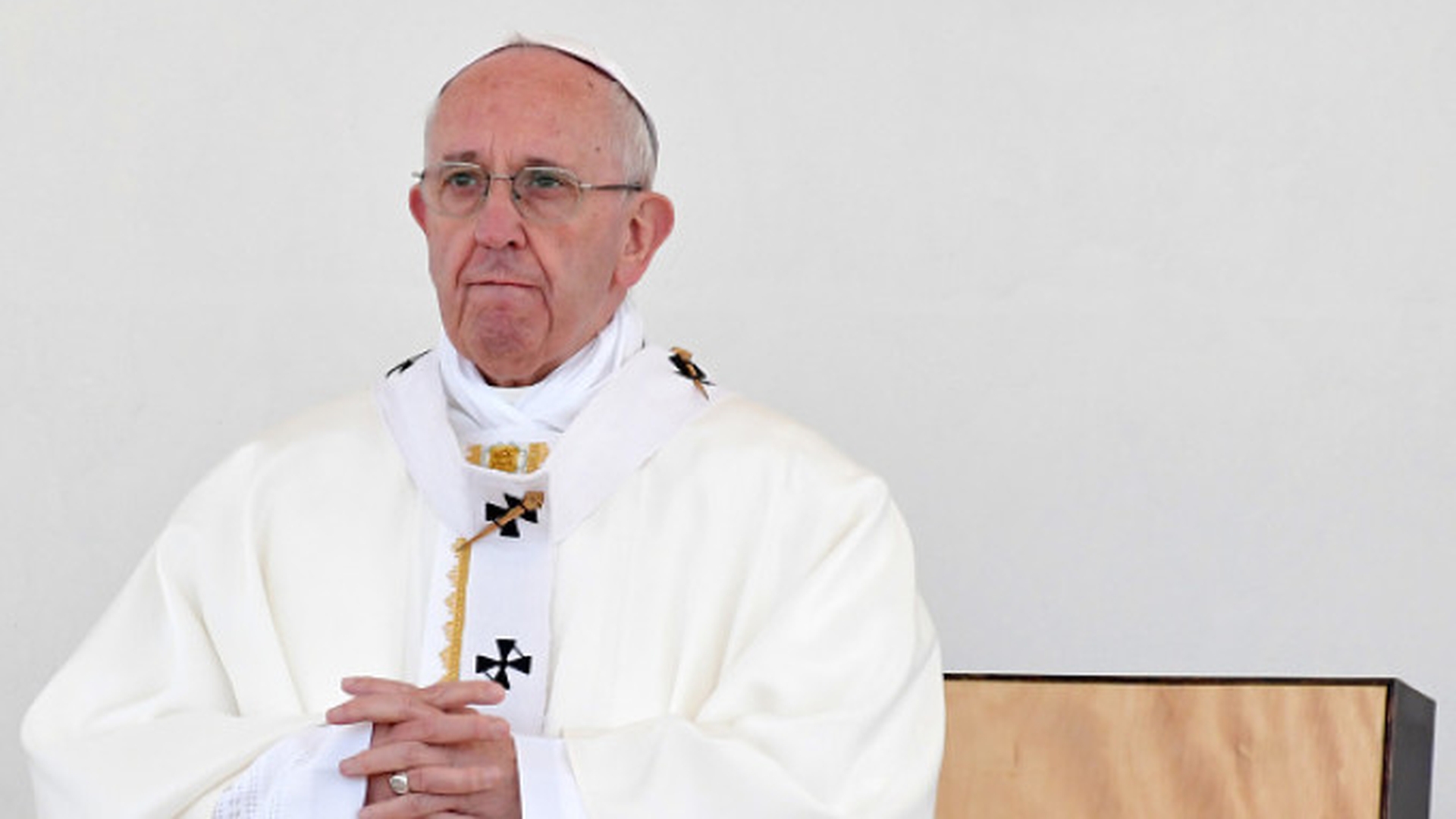 Gestul incredibil făcut de Papa Francisc, atunci când o poliţistă a căzut de pe cal