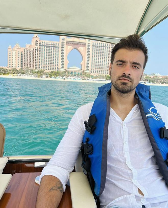 Liviu Teodorescu, un artist care se transformă ușor (Foto: Instagram)