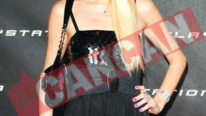 Paris Hilton, lasata fara avere?