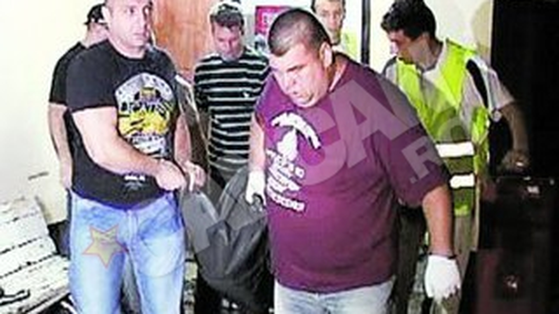 S-a spanzurat in curtea politiei
