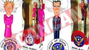 Hillary Clinton spala wc-uri in SUA