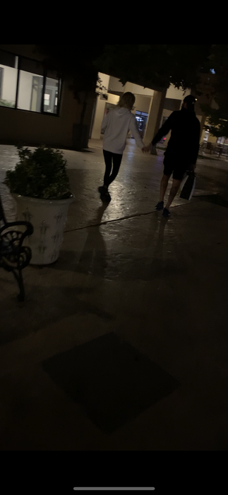 Cătălin Cazacu și Ramona, de mână, în drum spre locuința "faimosului"