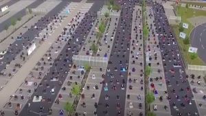 Rugăciune într-o parcare Ikea, din Germania! Sute de musulmani s-au adunat în cadrul ceremoniei. Care sunt motivele pentru care au ales acest loc