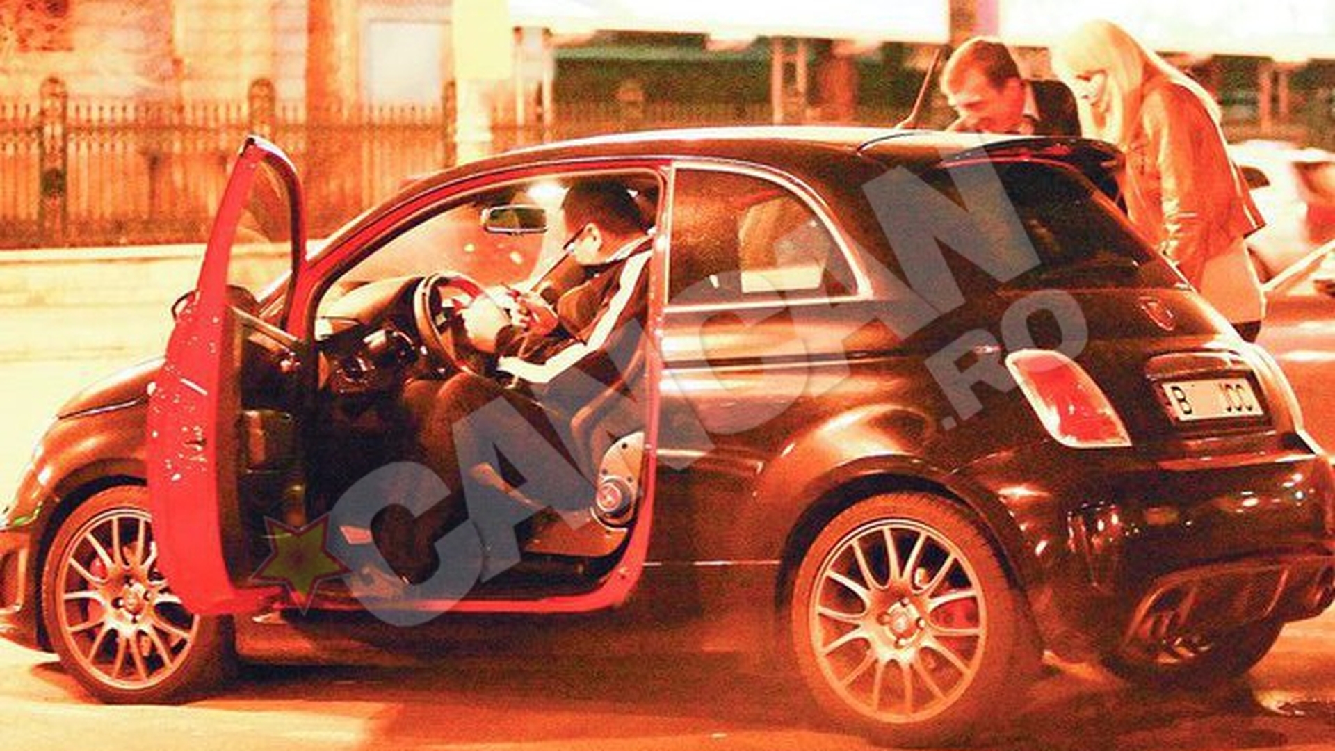 Victor Ponta si Daciana Sarbu doi politicieni mari intr-o mini-masina