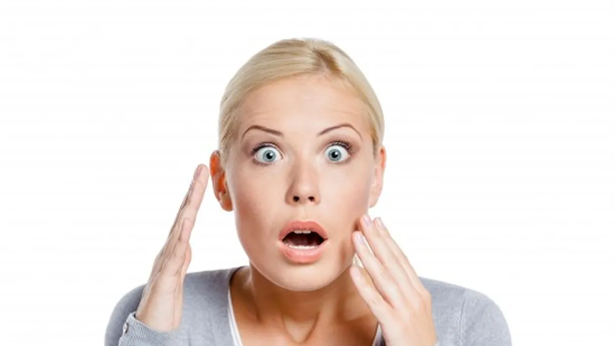 Imaginile care au devenit virale! S-a filmat dansând, însă ce a observat în spatele ei a îngrozit-o