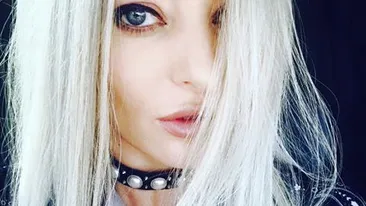 Cum a ajuns Delia cu vânătăi! Artista le-a arătat totul prietenilor, chiar la repetiţii!