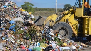 Situație de urgență în județul Arad: gunoaie neridicate în zeci de localități