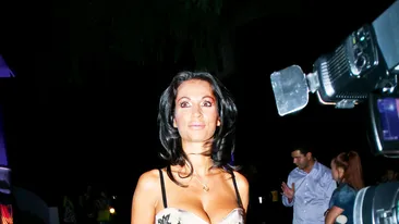 Unele rad, altele plang! Vedetele au dat bani grei pentru silicoane! Vezi aici cum arata sanii de plastic ai anului 2012!