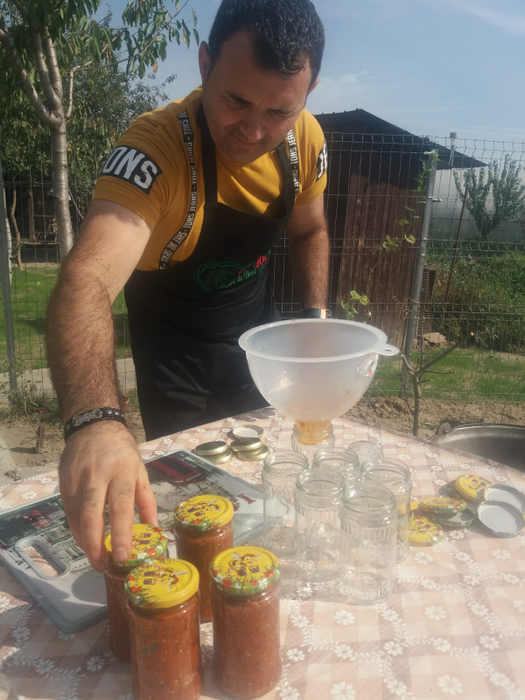 Aurel Firu este foarte mândru de rețeta lui de zacuscă