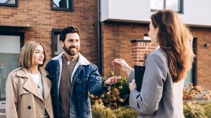 Câți români vor să-și vândă casa și să se mute în străinatate. Procentul este neașteptat