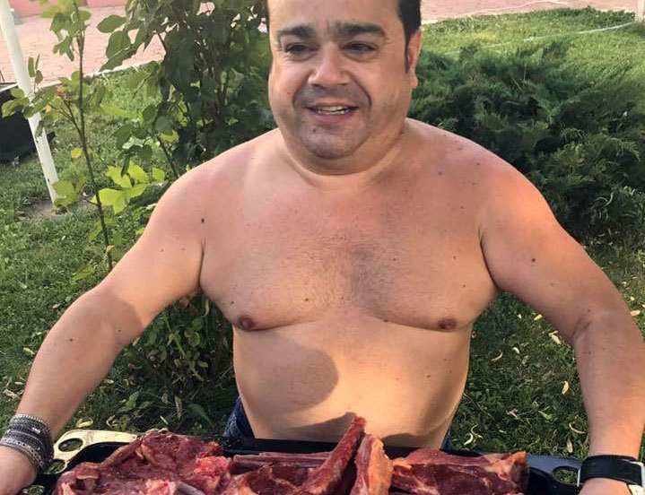 Adrian Minune sfidează regulile de circulaţie. “Când sunt obosit, conduc cu 240 de kilometri pe oră!” Cu ce record se laudă manelistul