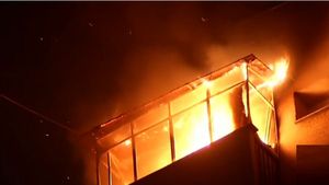 Incendiu în Capitală din cauza artificiilor, în noaptea de Revelion